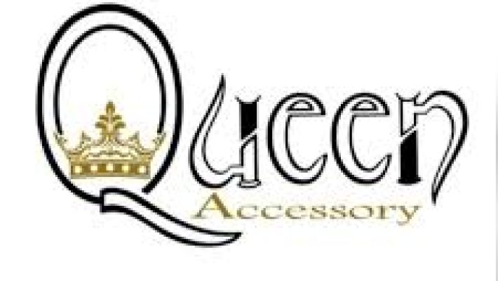 Queen's Accessories – Alanya’da şık çanta, takı ve moda aksesuarları sunan mağaza vitrini.