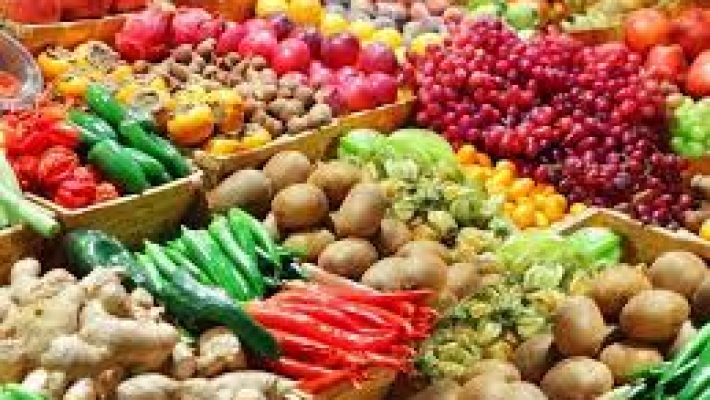 Yörükoğlu Tomurcuk Manav Alanya – Taze ve renkli meyve sebzelerle dolu manav tezgahı