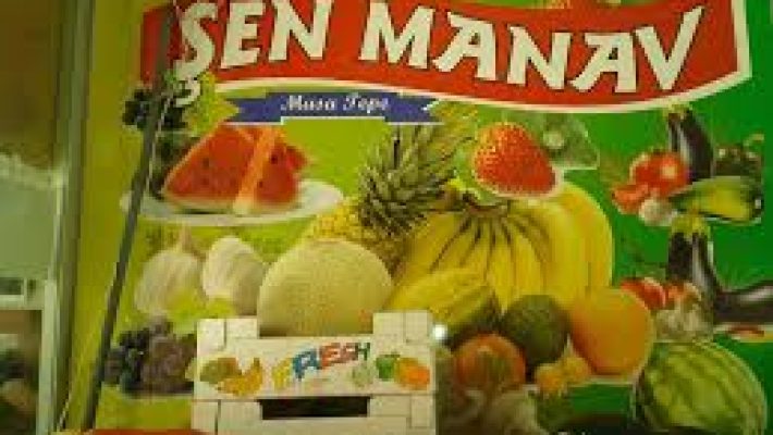 Sen Manav Alanya – Taze meyve ve sebzelerin sergilendiği manav tezgahı