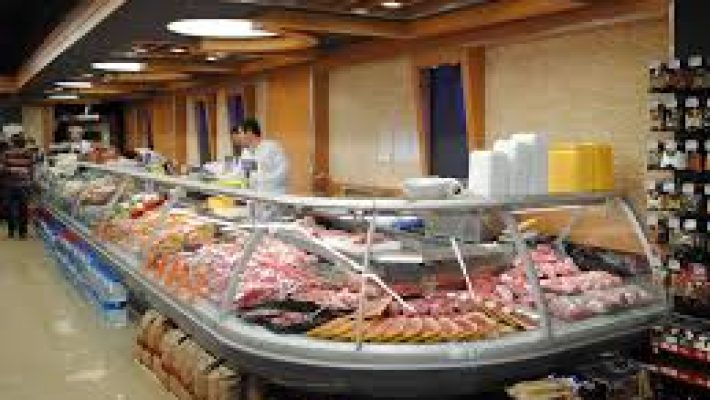 Karalar Kasap mağazası ve taze et ürünleri tezgahı