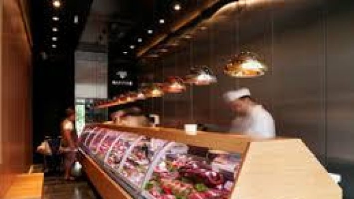 NOA Kasap – Alanya’da taze et ve şarküteri ürünleri sunan kasap (Мясник)