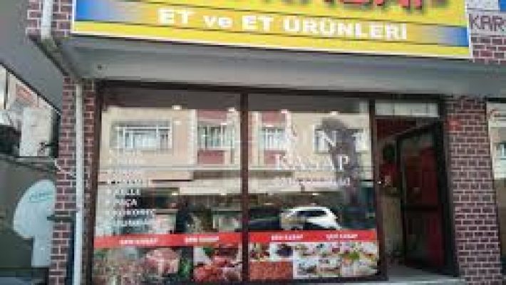 Alanya’da taze ve kaliteli et ürünleri sunan Şen Kasap’ta dana, kuzu ve tavuk çeşitleri hijyenik ve güvenli şekilde hazırlanıyor.