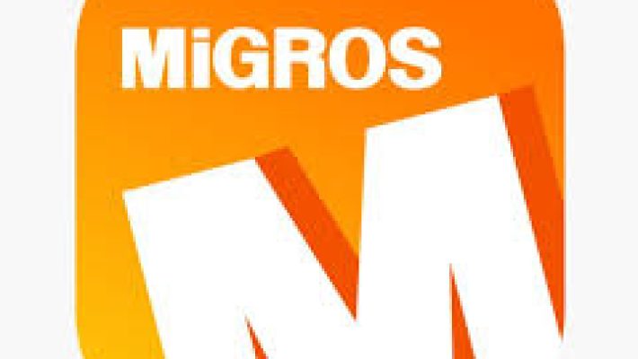 Alanya’da taze ve kaliteli gıda ürünleri sunan M Migros’un raflarında sebze, meyve, süt ürünleri ve temel gıda malzemeleri hijyenik şekilde sergileniyor.