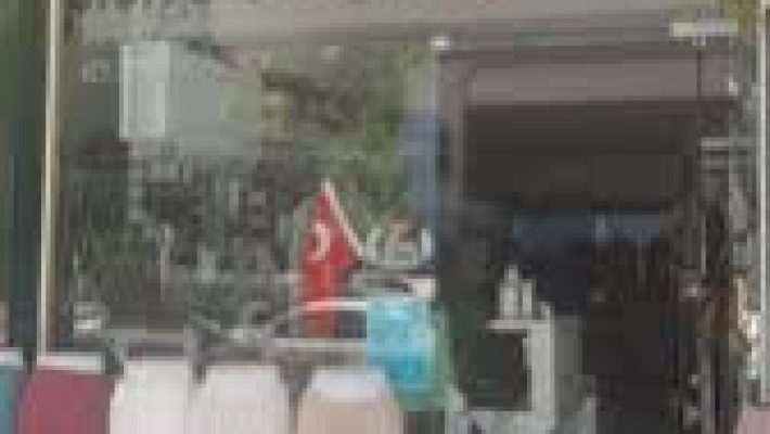 Alanya’da kadın ve erkek iç giyim ürünleri sunan Fulya İç Giyim mağazasında pijama, sütyen, boxer ve rahat ev kıyafetleri sergileniyor.