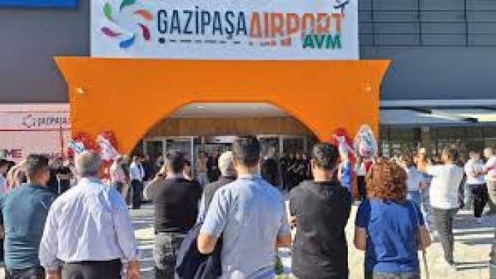 AVVA Gazipaşa Airport Alışveriş Merkezi – Erkek giyimde modern, şık ve kaliteli ürünler sunan mağaza.