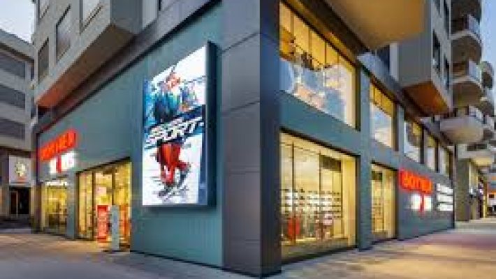 Genç Sport Erkek Giyim Alanya – Spor ve günlük erkek giyimi, tişört, eşofman, pantolon ve aksesuar ürünleri sunan mağaza.