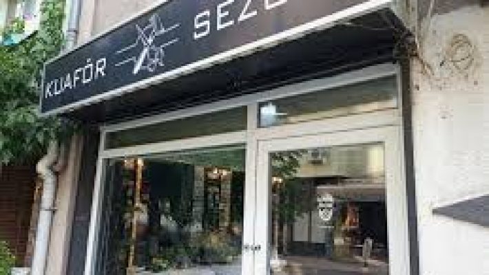 Sezgin Kuaför Barber Shop – Alanya’da modern saç kesimi, tıraş, sakal bakımı ve kişisel stil danışmanlığı sunan profesyonel erkek kuaförü.