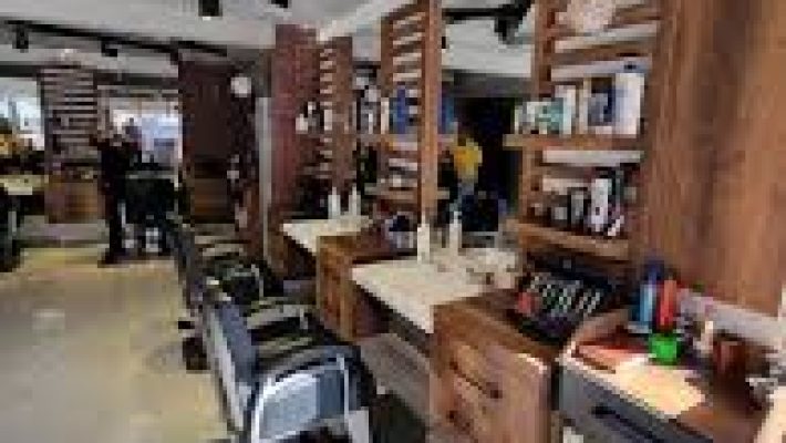 MG Erkek Saç Tasarım Stüdyosu – Alanya’da profesyonel erkek saç kesimi, tasarımı ve bakım hizmetleri sunan modern kuaför salonu.