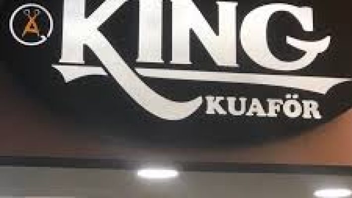 King Hairdresser – Alanya’da profesyonel saç kesimi, erkek ve kadın kuaför hizmetleri sunan modern kuaför salonu.