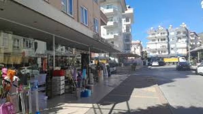 Uysal Züccaciye mağaza içi ve ürün reyonları, mutfak eşyaları ve ev aksesuarları