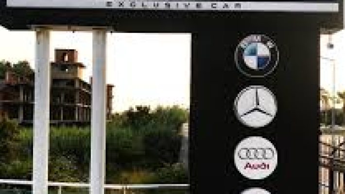 “İskenderhan Auto Plaza, ikinci el ve sıfır araç satış alanı, Alanya otomobil hizmetleri.”