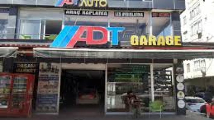 “ADT Auto Garage, araç bakım ve onarım hizmetleri sunan modern oto servis alanı.”