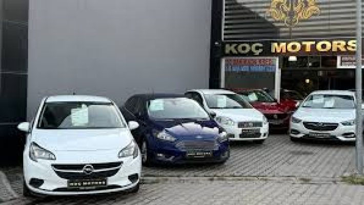 "Koç Motor's’ta profesyonel ekip tarafından araç bakım ve onarım hizmeti verilen modern servis alanı."