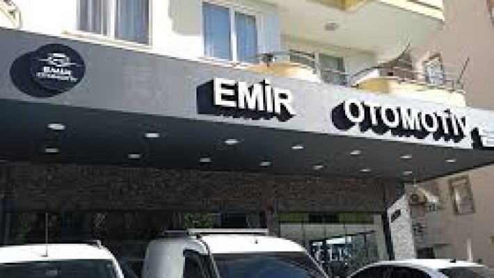 Emir Otomotiv servis alanında araç bakım ve onarım işlemleri yapılırken çekilmiş görüntü