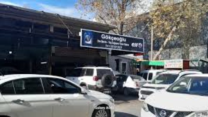 Moto Garaj Motosiklet Servisi atölyesinde motosiklet bakımı ve tamiri yapılırken çekilmiş görüntü