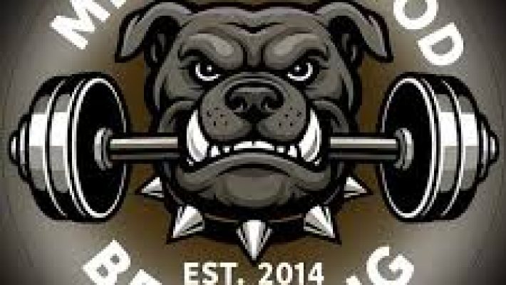 Military Wod Alanya spor salonunda katılımcılar, fonksiyonel ve askeri tarzda antrenman yapıyor.