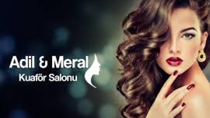 Konaklı Adil ve Meral Kuaför’de saç kesimi ve renklendirme hizmeti alan bir müşteri, modern kuaför salonu ortamında.