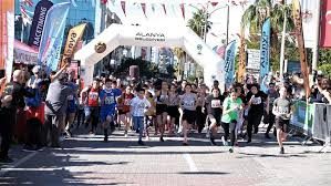 Alanya’da 26. Atatürk Halk Koşusu’na rekor katılım bekleniyor, sporcular hazırlık yapıyor