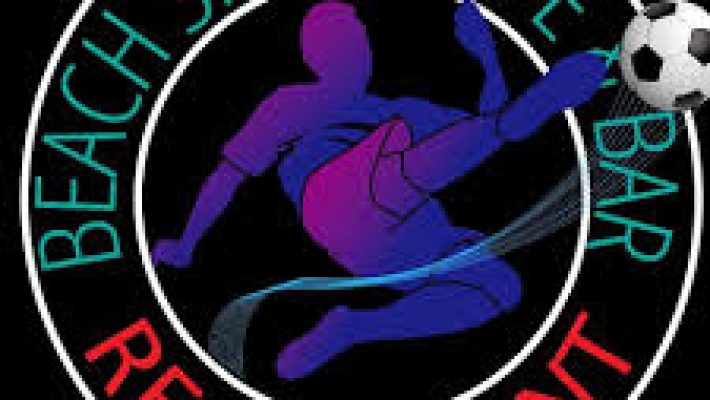 Beach Sport Cafe Bar & Restaurant’ta deniz manzaralı oturma alanı ve ferah bir atmosferde sunulan yemekler.