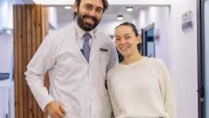 “Ortodondist Dr. Onuralp İşman’ın modern muayenehanesi ve ortodontik tedavi ekipmanları.”