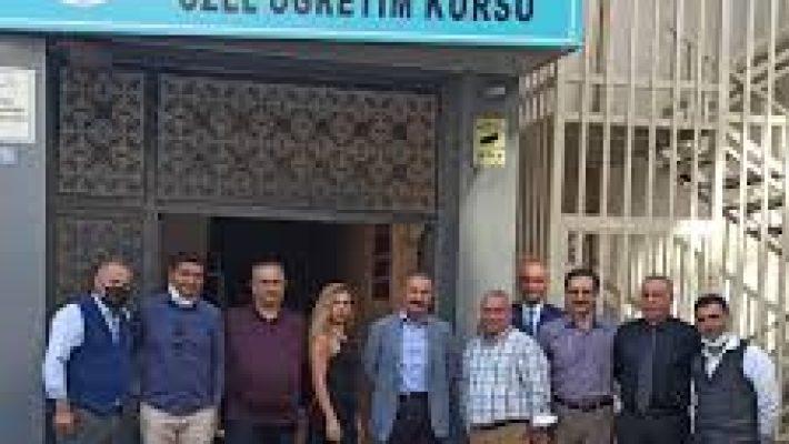 "Alanya Final Özel Öğretim Kursu öğrencileri modern sınıf ortamında ders çalışıyor, öğretmen rehberliğinde bireysel ve grup etütleri yapıyor, güncel eğitim materyalleriyle desteklenen öğrenme alanı."