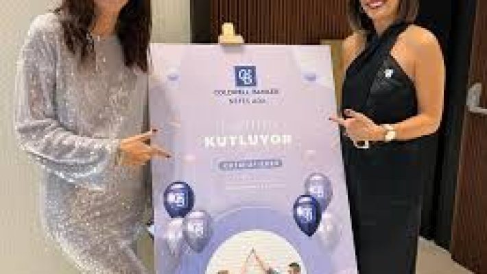 “Yasemin Sönmez Beauty Room’da profesyonel saç ve cilt bakım hizmeti alan müşteri”