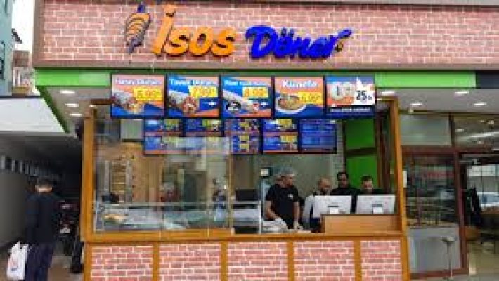Alanya’da lezzetiyle öne çıkan, taptaze malzemelerle hazırlanan İsos Döner Alanya'da porsiyon ve dürüm çeşitleri. 🌯