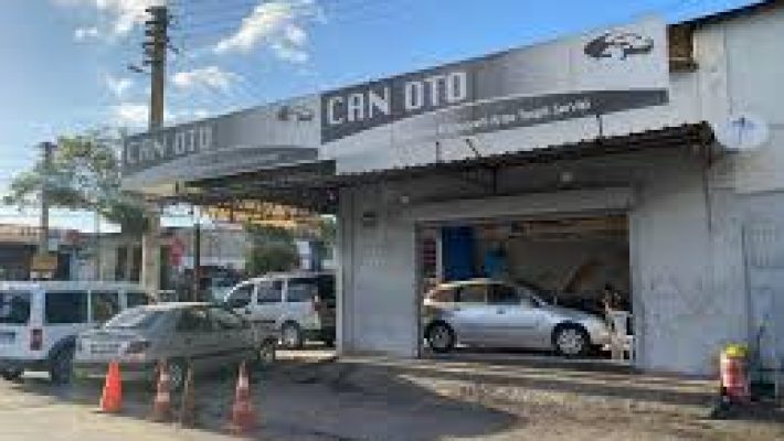“Can Oto Tamir & Bakım Servisi’nde araçların tamir, bakım ve arıza onarım işlemlerinin yapıldığı modern oto servis alanı.”