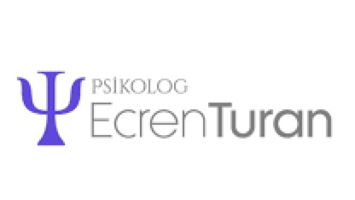 “Psikolog Ecren Turan modern danışmanlık ofisinde bireysel terapi hizmeti sunarken.”