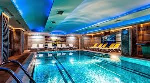 Alanya hamam turları kapsamında geleneksel Türk hamamında kese ve masajla sağlıklı bir deneyim yaşayan tatilciler