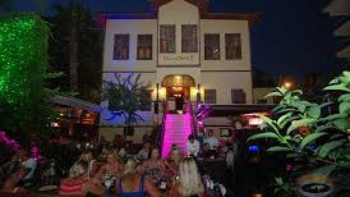 “Alanya Villa Okan Restaurant’ta şık dekorasyon, zengin menü ve Akdeniz lezzetleri”