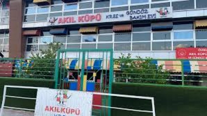 "Akıl Küpü Kreş ve Gündüz Bakım Evi – çocuklara güvenli, eğitici ve sevgi dolu bir ortam sunan modern kreş ve gündüz bakım evi."