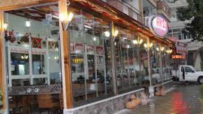 “Alanya Aksu Köfte Piyaz İsmail Usta’da nefis köfte çeşitleri ve Antalya’nın meşhur piyazı”