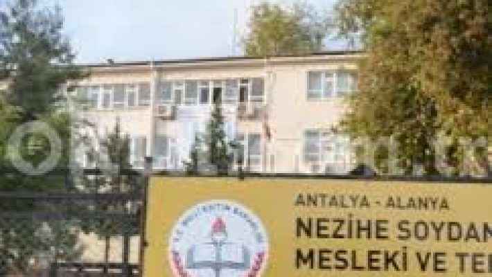 Nezihe Soydan Mesleki ve Teknik Anadolu Lisesi binası, modern eğitim alanları ve uygulamalı mesleki eğitim imkânlarıyla dikkat çeken okul.