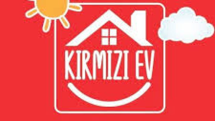 "Kırmızı Ev Kreş & Gündüz Bakım Evi – çocuklara güvenli, eğlenceli ve eğitici bir ortam sunan modern kreş ve gündüz bakım evi."