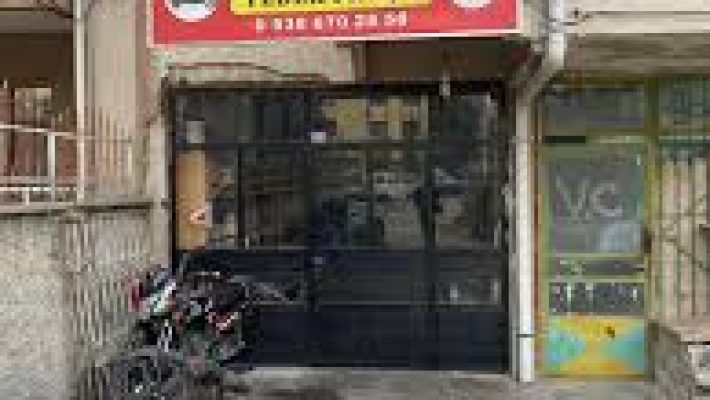 “Koçak Motor – Alanya Motosiklet Tamiri servis alanında motosikletlerin bakım ve tamir işlemlerinin yapıldığı modern atölye görüntüsü.”