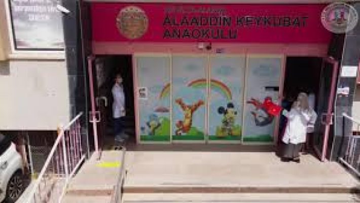 Alaattin Keykubat Anaokulu binası, renkli tasarımı ve çocuklara yönelik güvenli, eğitici ortamıyla dikkat çeken okul.