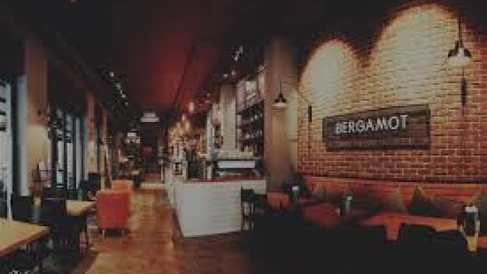 Bergamot Cafe’de kahve eşliğinde tatlı ve sıcak bir atmosfer.