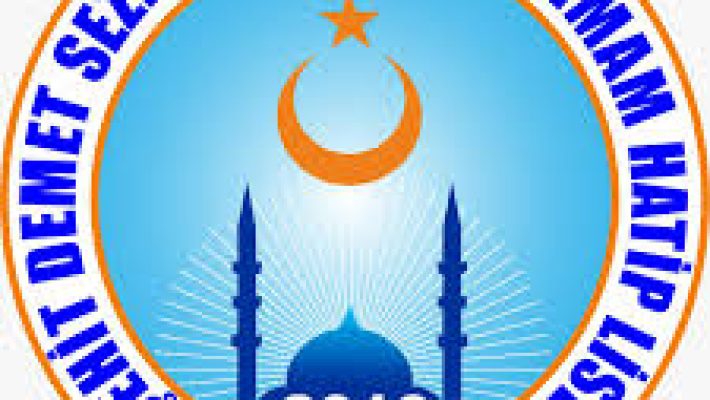 Gazipaşa Şehit Demet Sezen Anadolu İmam Hatip Lisesi binası ve öğrencilerin eğitim faaliyetleri.