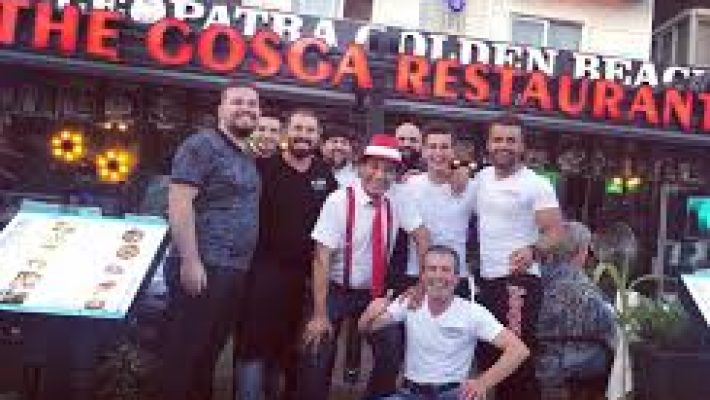 “Alanya The Gosga Restaurant Bar (Restaurant Du Port)’ta deniz manzarası eşliğinde şık yemek servisi ve zengin menü”