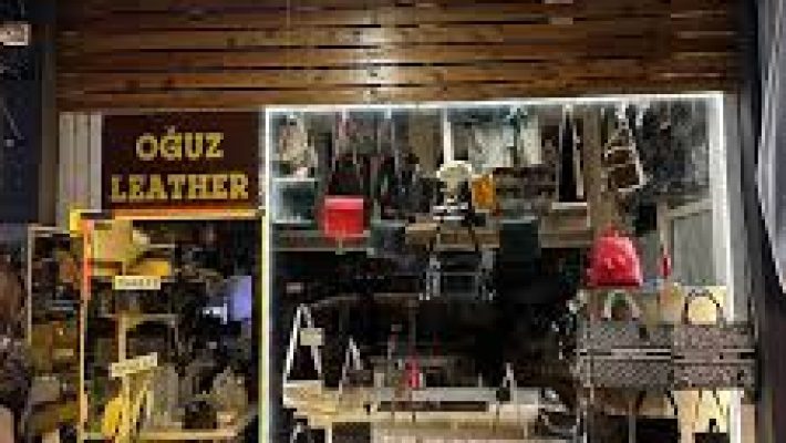 Oğuz Leather Alanya’da kaliteli deri çanta, cüzdan ve kemer koleksiyonlarıyla hizmet veren lüks deri mağazası.