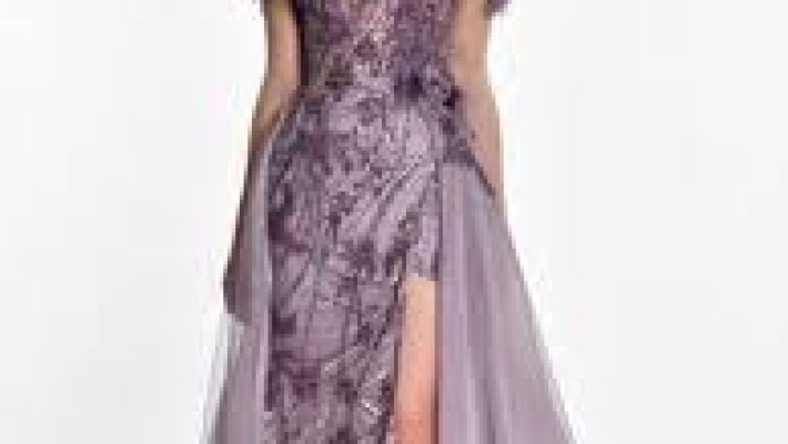 Alanay Bayan Giyim – Kadın modasına yönelik şık, modern ve kaliteli giyim ürünlerinin vitrinlerde sergilendiği butik mağaza.