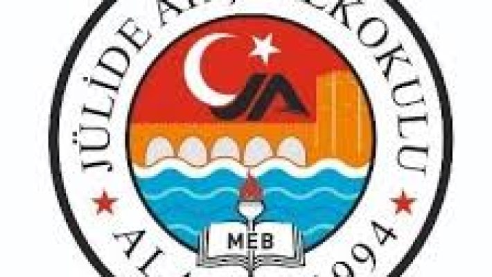 Jülide Akça İlkokulu binası, modern sınıfları ve öğrencilere güvenli, çağdaş bir eğitim ortamı sunan Alanya’daki ilkokul.