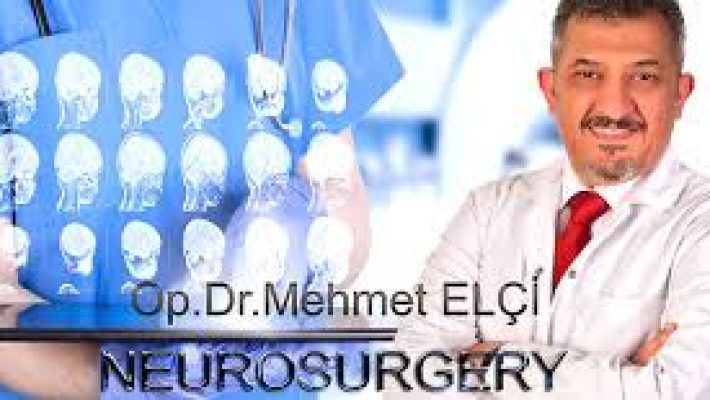 “Op. Dr. Mehmet Elçi beyin ve sinir cerrahisi kliniğinde modern muayene ve tedavi ortamında hizmet verirken.”