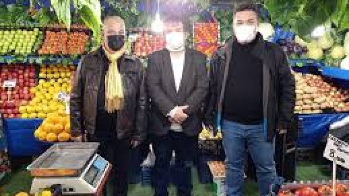 Ergün Manav’da sergilenen taze meyve ve sebzeler, doğal ve renkli ürün çeşitleri.