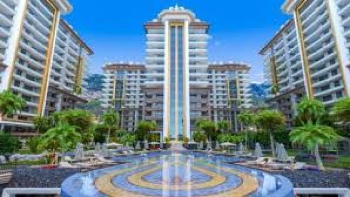 Modern Group ofisi ve danışmanları, Mahmutlar, Alanya’da satılık ve kiralık daire, villa ve yatırım amaçlı gayrimenkul hizmeti sunarken.