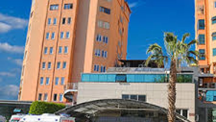 “Başkent Üniversitesi Alanya Hastanesi modern hasta kabul ve sağlık hizmet alanlarıyla hizmet veren hastane binası.”