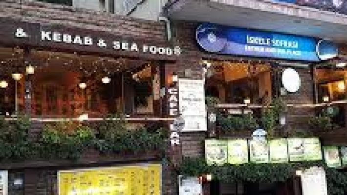 “Alanya İskele Sofrası Father and Son Place’de deniz manzarası eşliğinde kebap, meze ve Türk mutfağı lezzetleri”