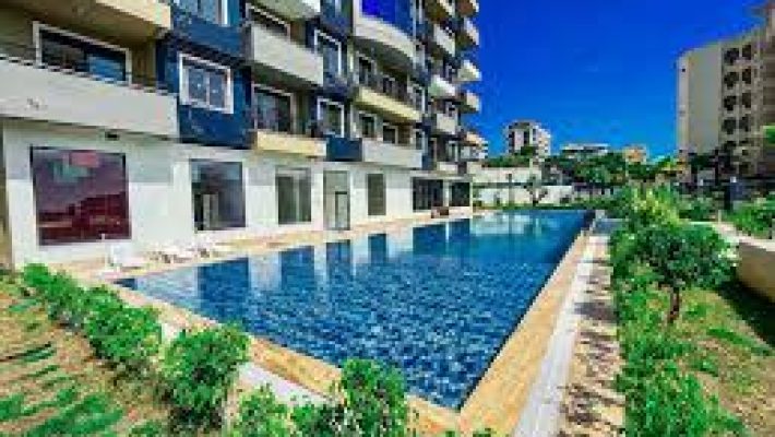 New Home Real Estate ofisi ve danışmanları, Alanya’da satılık ve kiralık konut ile yatırım amaçlı gayrimenkul hizmeti sunarken.