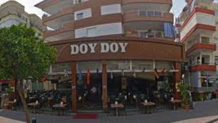 “Yalı Epilasyon merkezinde profesyonel lazer epilasyon hizmeti alan müşteri”